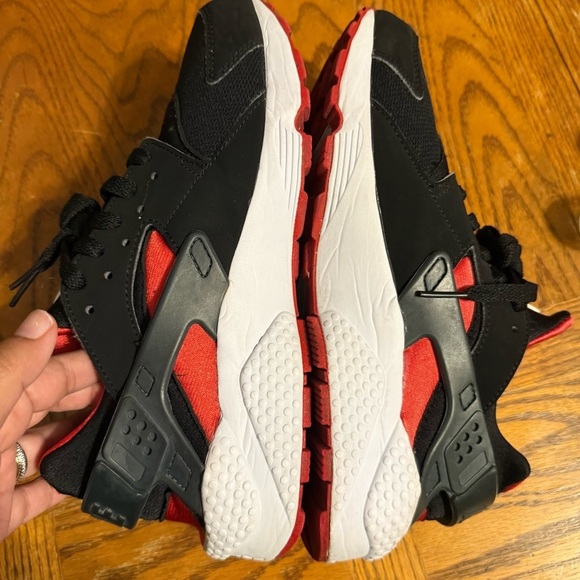 Nike Air Huarache Black Red White Bred Sneakers Men 8 or Women's 9.5 318429-016 - Picture 8 of 16
